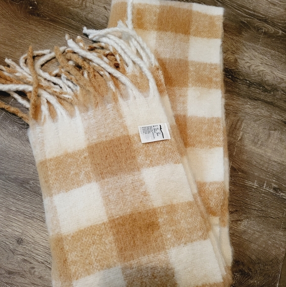 American Eagle scarves